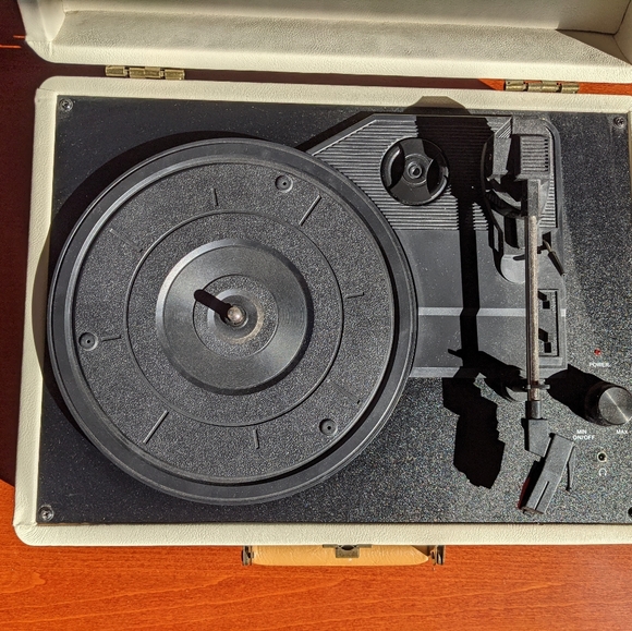 Crosley - turntable record player - Picture 7 of 9